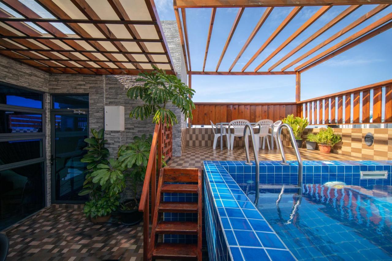 White Beach Holiday At Hulhumale' Exterior foto